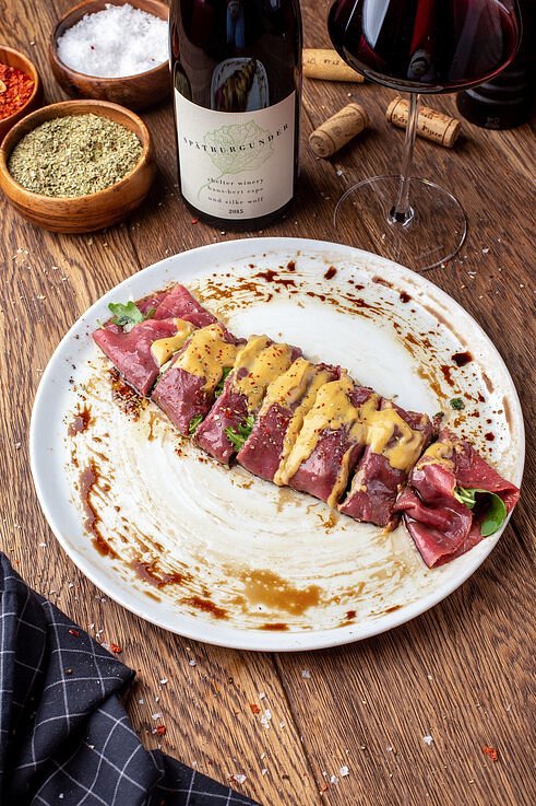 Карпаччо из говядины в ресторане Meat Coin